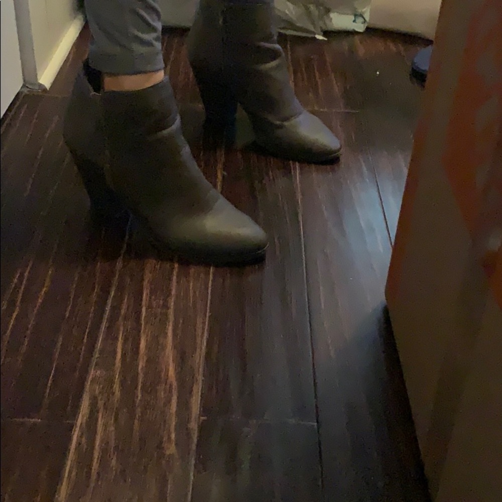 Grey ankle boots!
